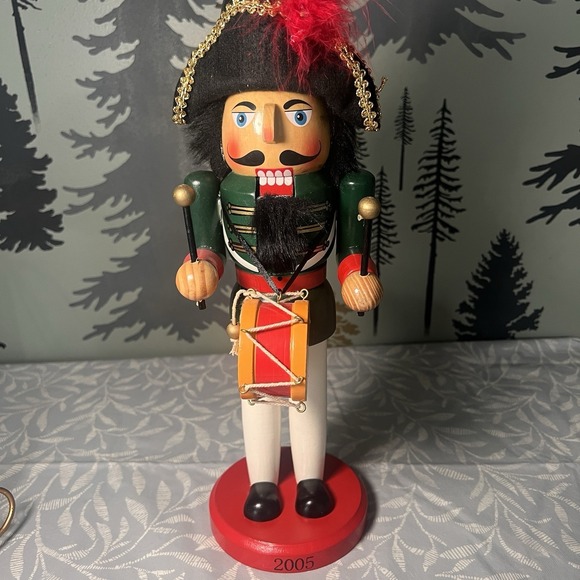 nutcracker collection Other - 2005 NEW NUTCRACKER CHRISTMAS FIGURINE Musician w/Drum Limited Edition sz-14.5"